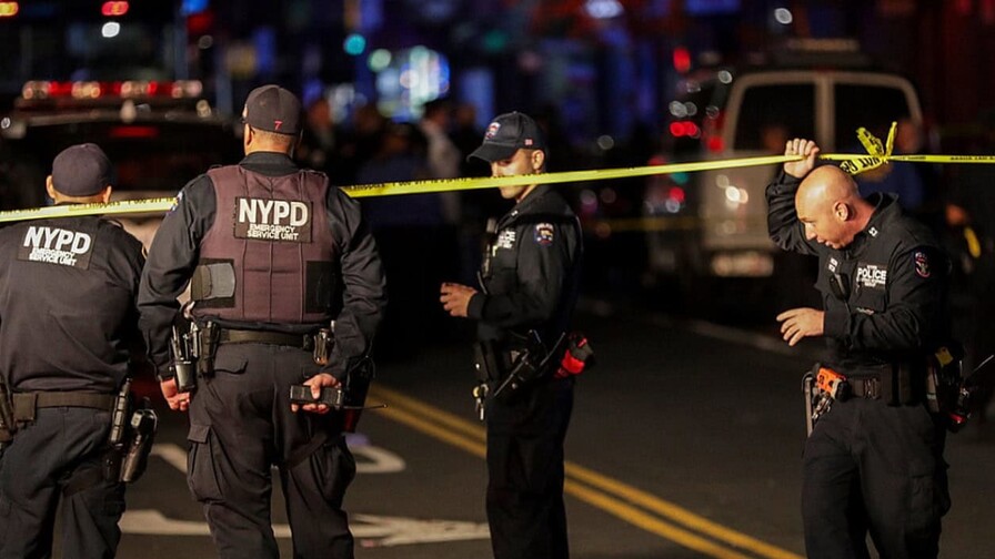 Balacera en El Bronx deja un herido e impacta una ambulancia horas despu&eacute;s de anuncio de refuerzo policial