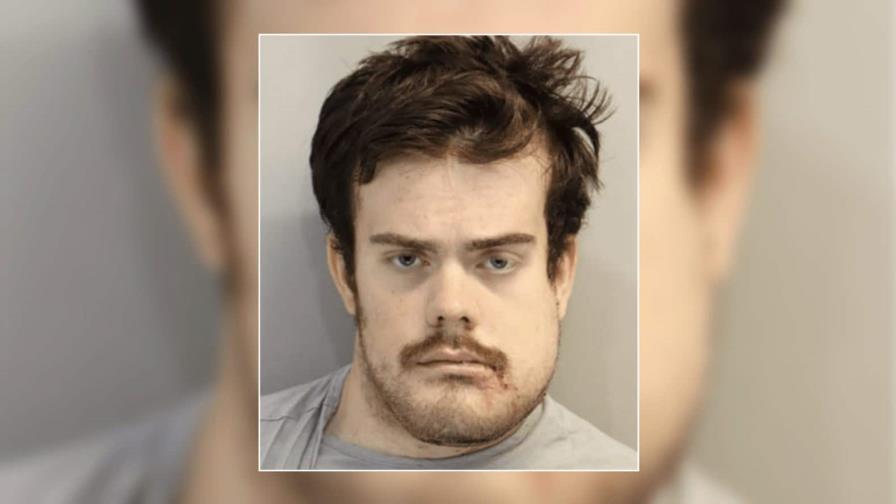 Hijo de una policía comparece por el tiroteo que dejó dos muertos en universidad de Florida Hijo de una policía comparece por el tiroteo que dejó dos muertos en universidad de Florida