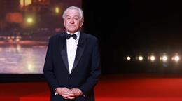 De Niro arremete contra Trump y le llama cobarde y pedazo de m**** en un acto p&uacute;blico