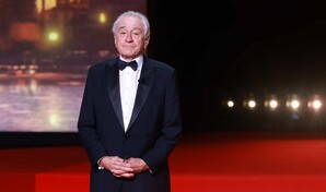 De Niro arremete contra Trump y le llama cobarde y pedazo de m**** en un acto p&uacute;blico