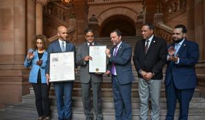 Senador Luis Sepúlveda y asambleístas de origen dominicano reconocen a autoridades de la República Dominicana Senador Luis Sepúlveda y asambleístas de origen dominicano reconocen a autoridades de la República Dominicana