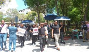 Periodistas marchan hasta el Palacio Nacional contra atropellos; piden renuncia presidente del CDP