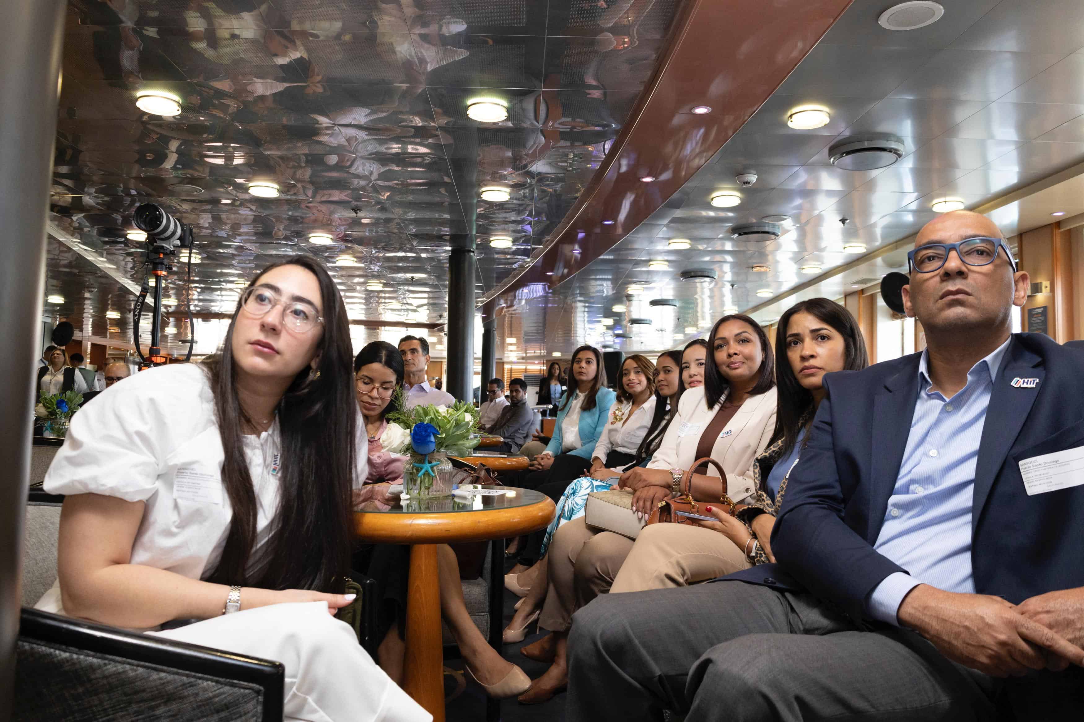 Asistentes a la actividad de lanzamiento del estudio del sector logistico dominicano.