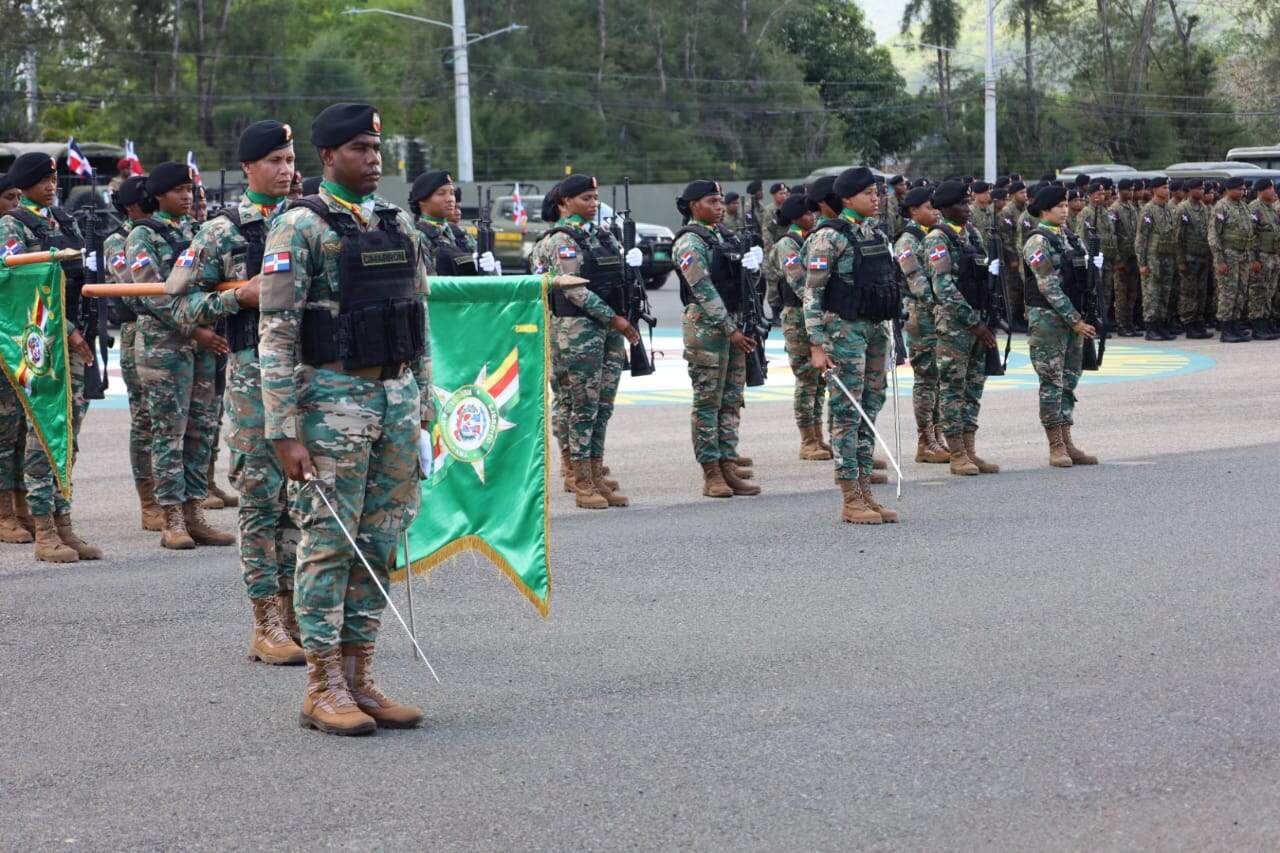Un grupo de soldados durante el acto de envío para garantizar la frontera del país. 