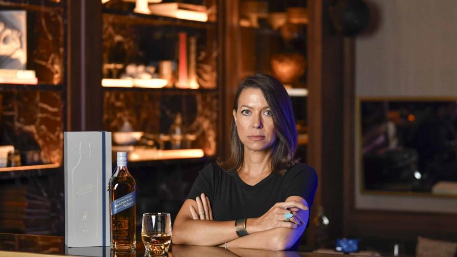 La última botella de Johnnie Walker Master´s Cut se une a la obra de Tania Marmolejo La última botella de Johnnie Walker Master´s Cut se une a la obra de Tania Marmolejo