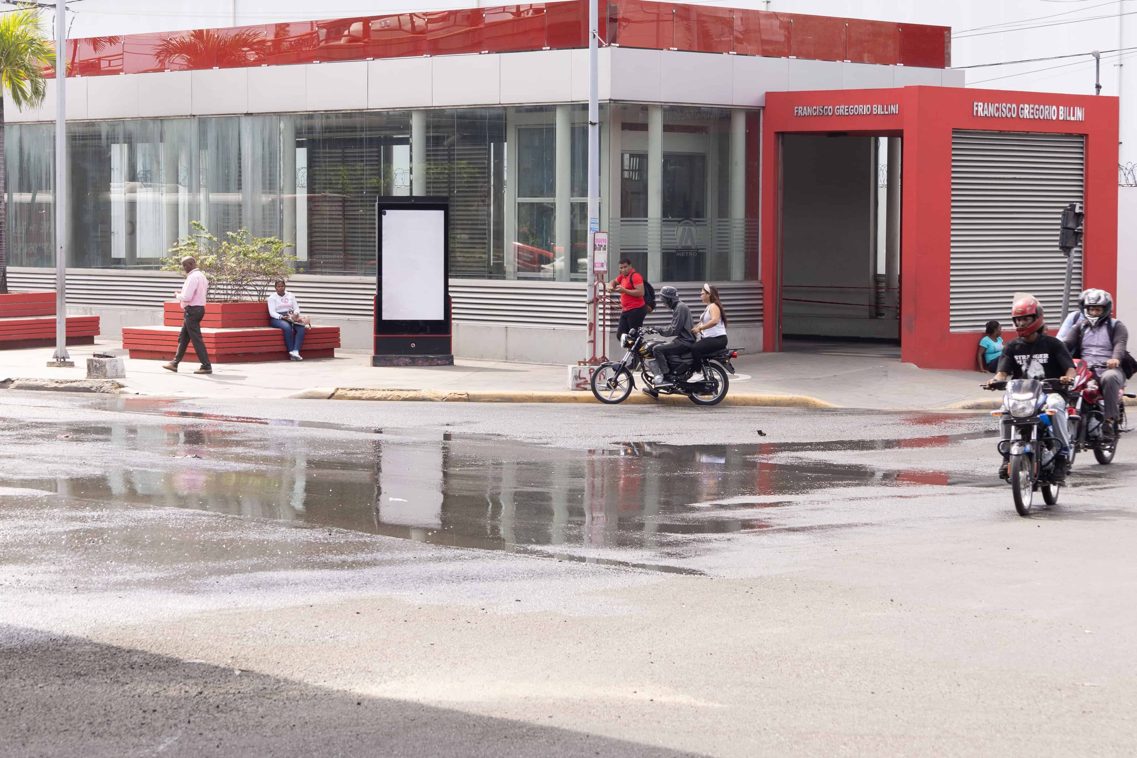 El agua corre al este y al sur.