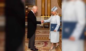 Embajadora de RD en Reino Unido presenta cartas credenciales ante el rey Carlos III