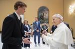 Jannik Sinner, número uno del mundo, se reune con el papa León XIV y le regala una raqueta Jannik Sinner, número uno del mundo, se reune con el papa León XIV y le regala una raqueta