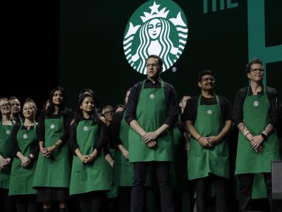 Baristas de Starbucks en huelga contra nuevo código de vestimenta