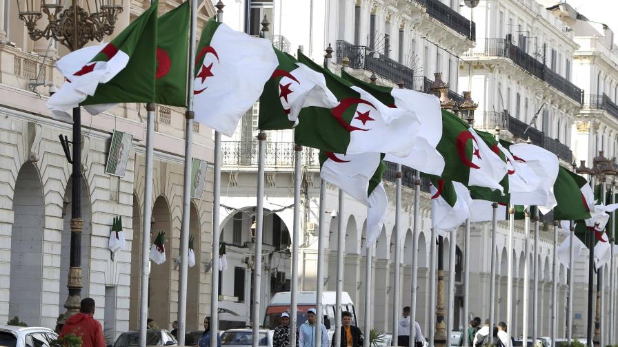 Francia expulsa a diplomáticos argelinos en respuesta mientras se agrava disputa Francia expulsa a diplomáticos argelinos en respuesta mientras se agrava disputa