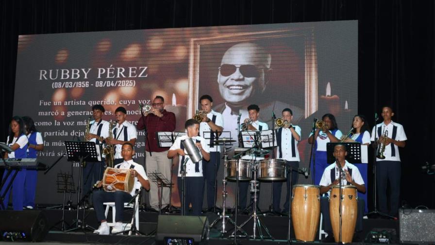 Con un homenaje a Rubby Pérez se inaugura la decimosegunda gala "Arte sin Fronteras" Con un homenaje a Rubby Pérez se inaugura la decimosegunda gala "Arte sin Fronteras"