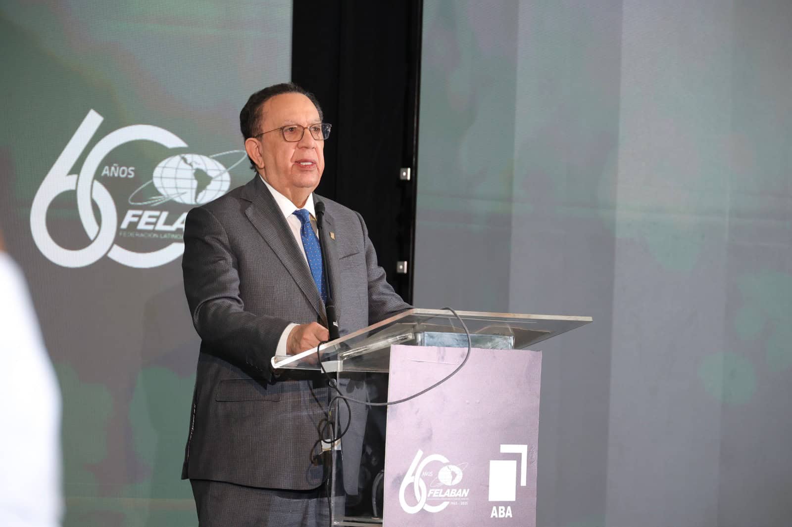 Valdez Albizu resalta la sostenibilidad como clave para la estabilidad macroeconómica Valdez Albizu resalta la sostenibilidad como clave para la estabilidad macroeconómica