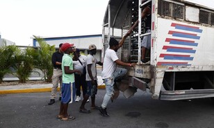 Haitianos denuncian cobros de agentes migratorios para evitar ser detenidos