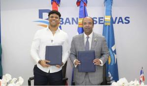 Juan Soto reitera que jugaría el Clásico Mundial, es presentado como embajador de Banreservas