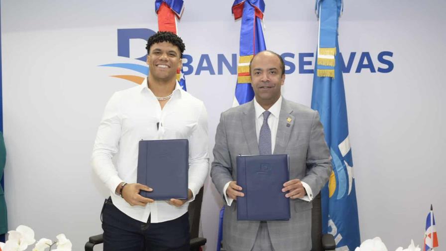 Juan Soto reitera que jugaría el Clásico Mundial, es presentado como embajador de Banreservas Juan Soto reitera que jugaría el Clásico Mundial, es presentado como embajador de Banreservas