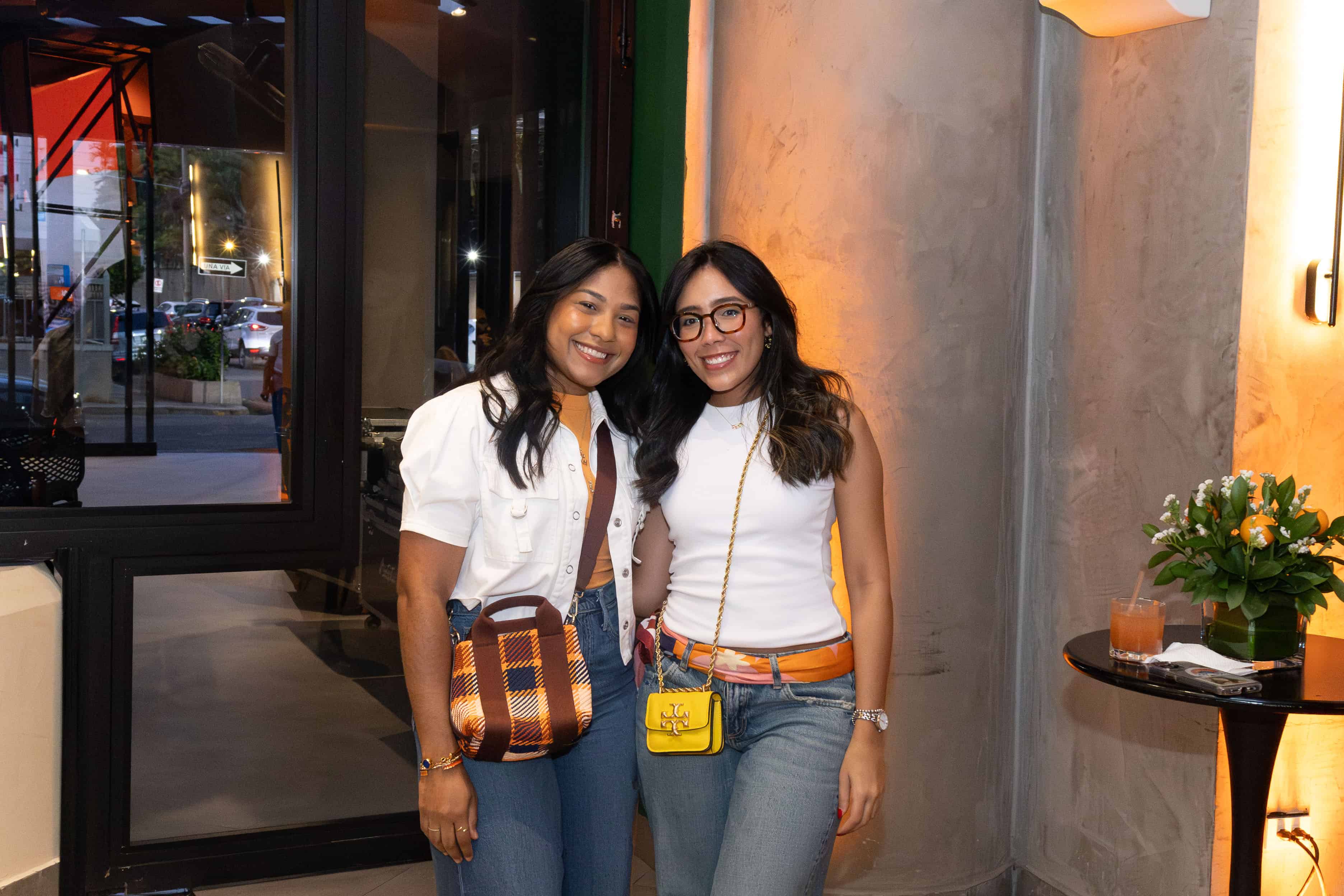 Gabriella Cuevas y Valery Gómez.