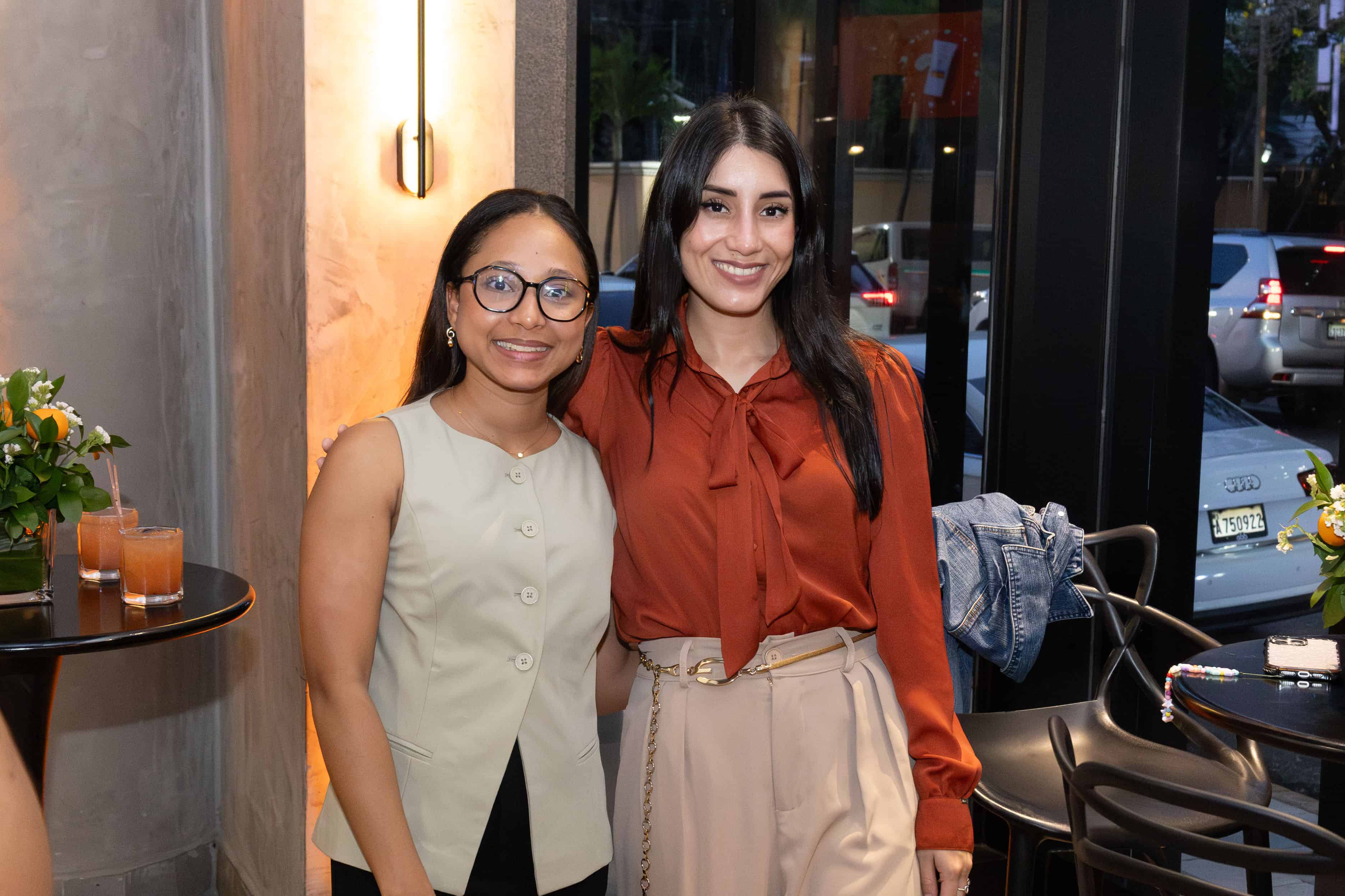 Lilisbeth Frías y Katiuska Román.