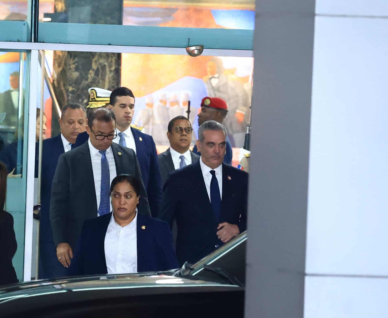 El presidente Luis Abinader fue el último en abandonar el Ministerio de Defensa.