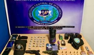 Desmantelan fábrica clandestina de clerén, ocupan armas y drogas durante allanamientos en Santiago