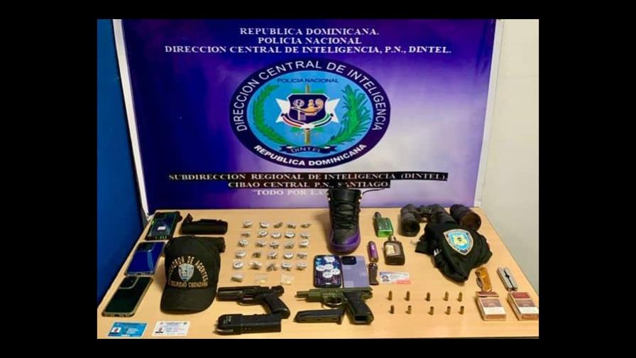 Desmantelan fábrica clandestina de clerén, ocupan armas y drogas durante allanamientos en Santiago Desmantelan fábrica clandestina de clerén, ocupan armas y drogas durante allanamientos en Santiago