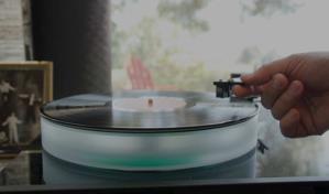 La extraordinaria colección de música latina que esconden las montañas de Madrid