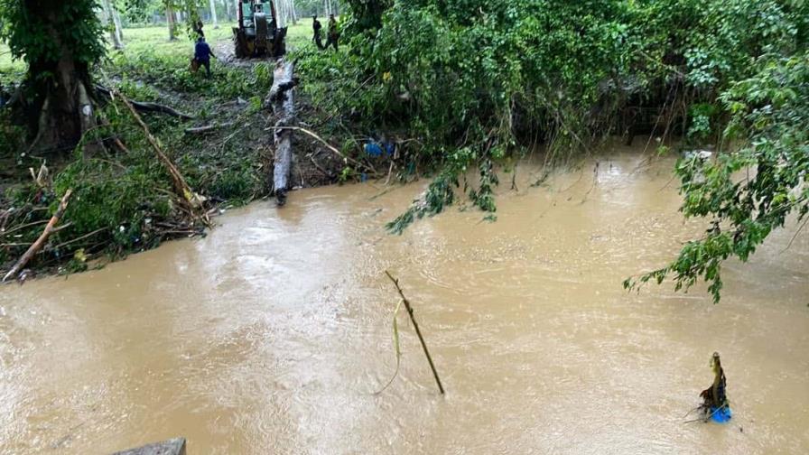 Buscan a un haitiano que fue arrastrado por un río en la provincia Duarte Buscan a un haitiano que fue arrastrado por un río en la provincia Duarte