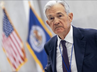 Powell defiende marco regulatorio ante críticas de Donald Trump