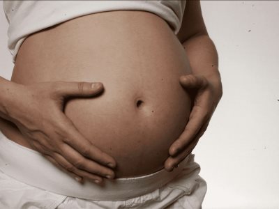 Eliminar ciudadanía por nacimiento afectaría a 255,000 bebés al año