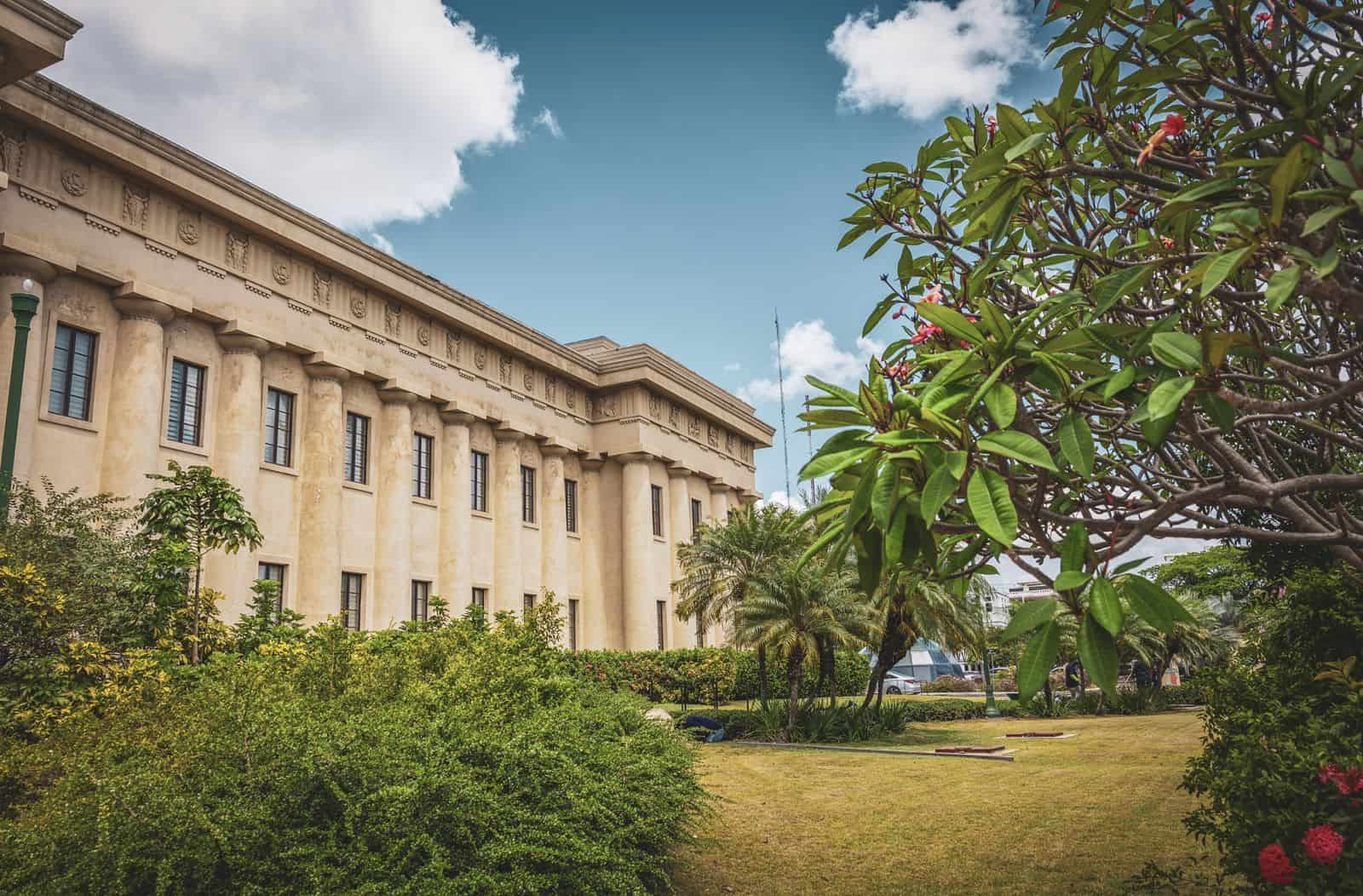 Los jardines del Palacio de Bellas Artes.