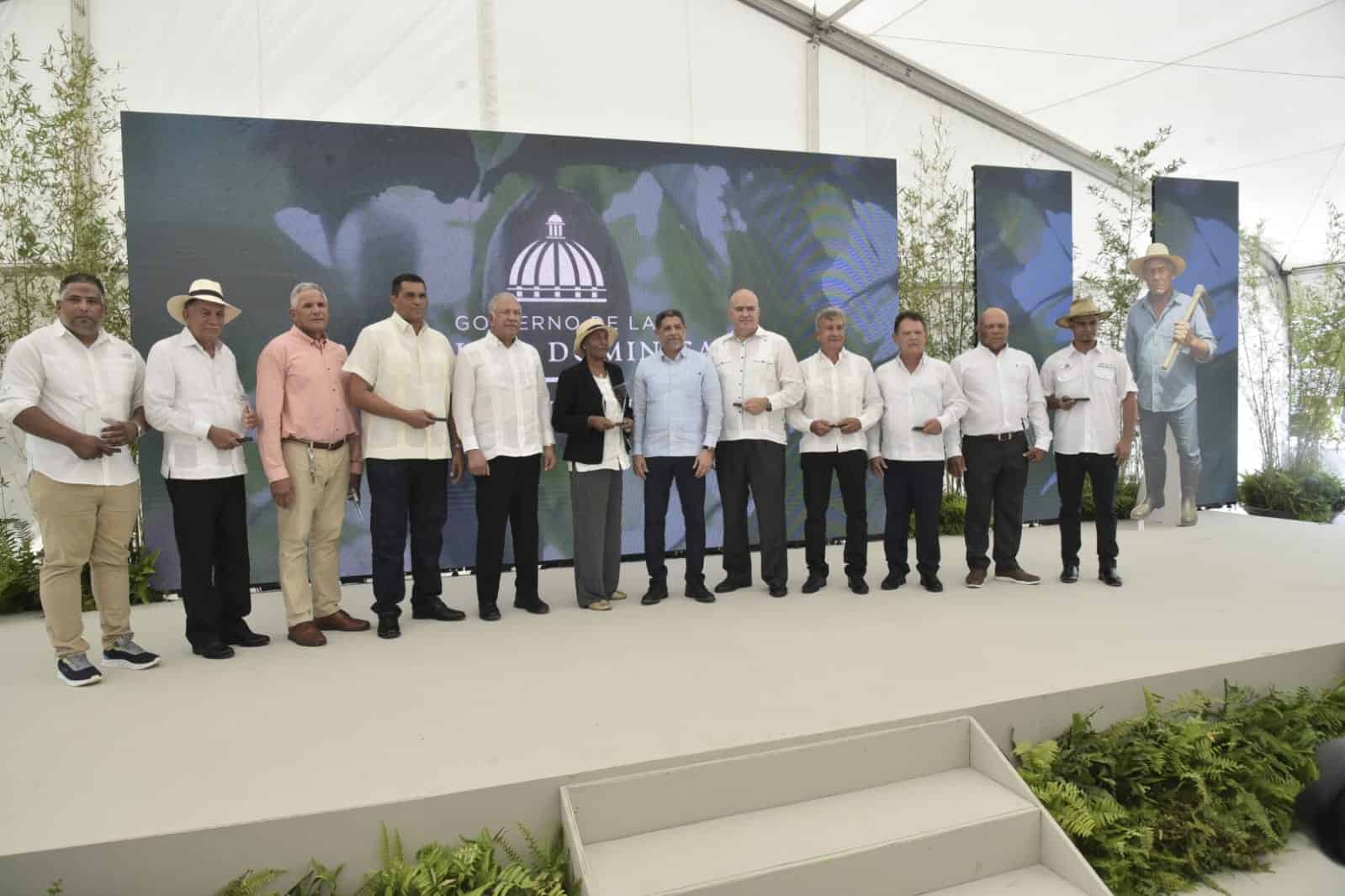 Celebran el Día del Agricultor en Moca; destacan logros en producción y exportación Celebran el Día del Agricultor en Moca; destacan logros en producción y exportación