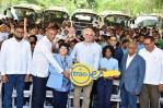 Ministro de Educación entrega 36 autobuses escolares en El Seibo