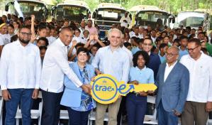 Ministro Luis Miguel De Camps encabeza entrega autobuses escolares en El Seibo Ministro Luis Miguel De Camps encabeza entrega autobuses escolares en El Seibo