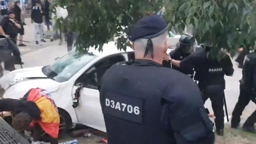Auto embiste a multitud afuera del Espanyol-Barcelona y deja 13 heridos Auto embiste a multitud afuera del Espanyol-Barcelona y deja 13 heridos