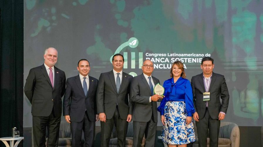 Banco Popular recibe premio por finanzas sostenibles Banco Popular recibe premio por finanzas sostenibles
