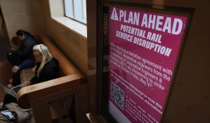 Maquinistas de Nueva Jersey Transit van a huelga y dejan a unos 350,000 viajeros sin trenes