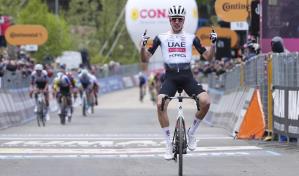 Giro: Ayuso gana etapa tras batalla con mexicano Del Toro y colombiano Bernal. Roglic nuevo líder