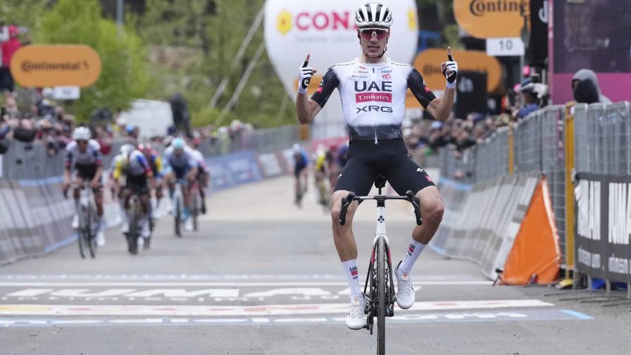 Giro: Ayuso gana etapa tras batalla con mexicano Del Toro y colombiano Bernal. Roglic nuevo líder Giro: Ayuso gana etapa tras batalla con mexicano Del Toro y colombiano Bernal. Roglic nuevo líder