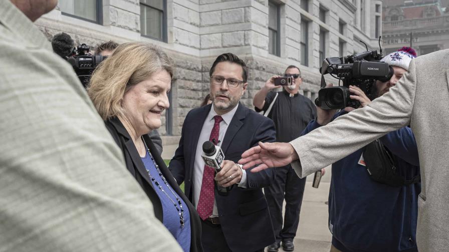 Jueza de Wisconsin acusada de ayudar a hombre a evadir a inmigración busca donaciones para defensa Jueza de Wisconsin acusada de ayudar a hombre a evadir a inmigración busca donaciones para defensa
