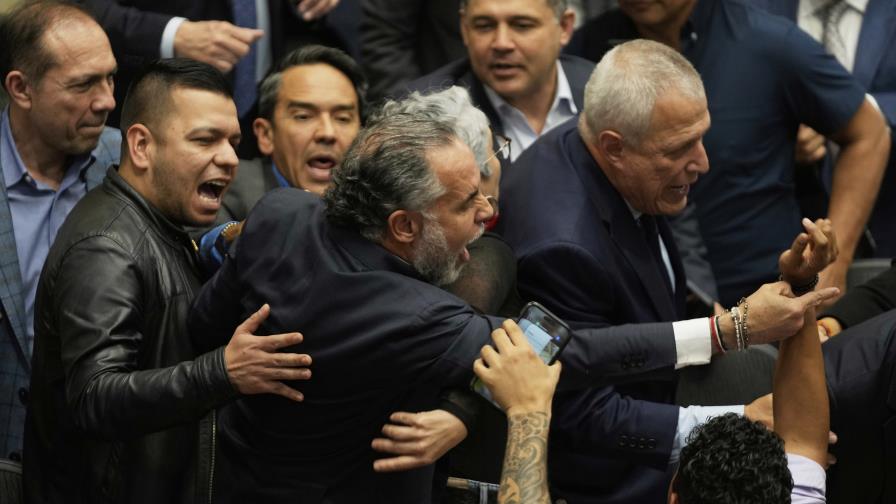 Petro presentará nueva solicitud de consulta popular al Congreso tras fracaso de primer intento Petro presentará nueva solicitud de consulta popular al Congreso tras fracaso de primer intento