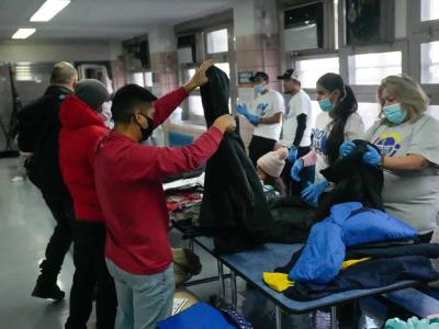 Nueva York cerrará albergues para inmigrantes por falta de fondos
