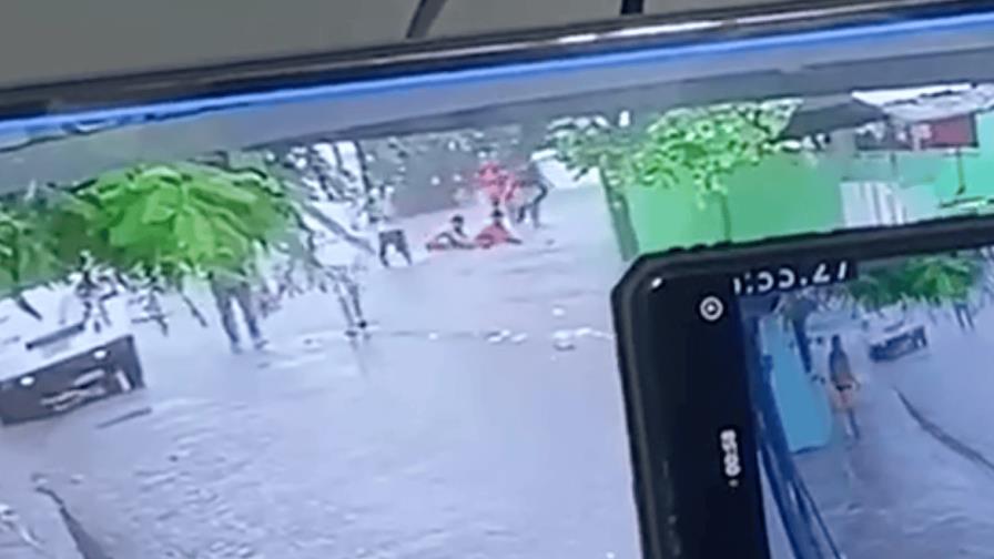 El rescate que conmovió a San Cristóbal: menor permaneció ocho horas dentro de alcantarilla El rescate que conmovió a San Cristóbal: menor permaneció ocho horas dentro de alcantarilla