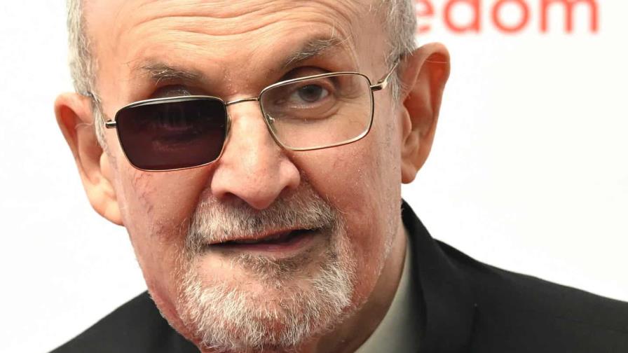 El atacante del escritor Salman Rushdie es condenado a 25 años de cárcel por el intento de asesinato El atacante del escritor Salman Rushdie es condenado a 25 años de cárcel por el intento de asesinato