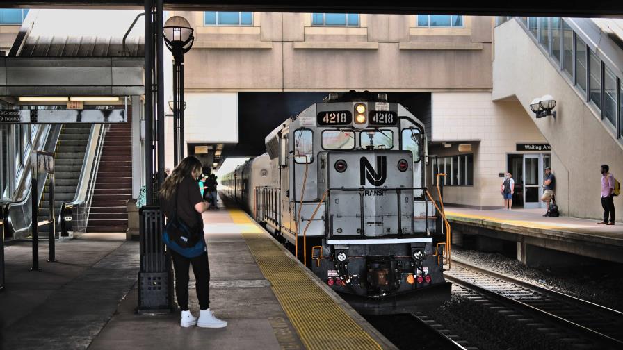 Miles de usuarios afectados por huelga en el servicio de trenes de Nueva Jersey