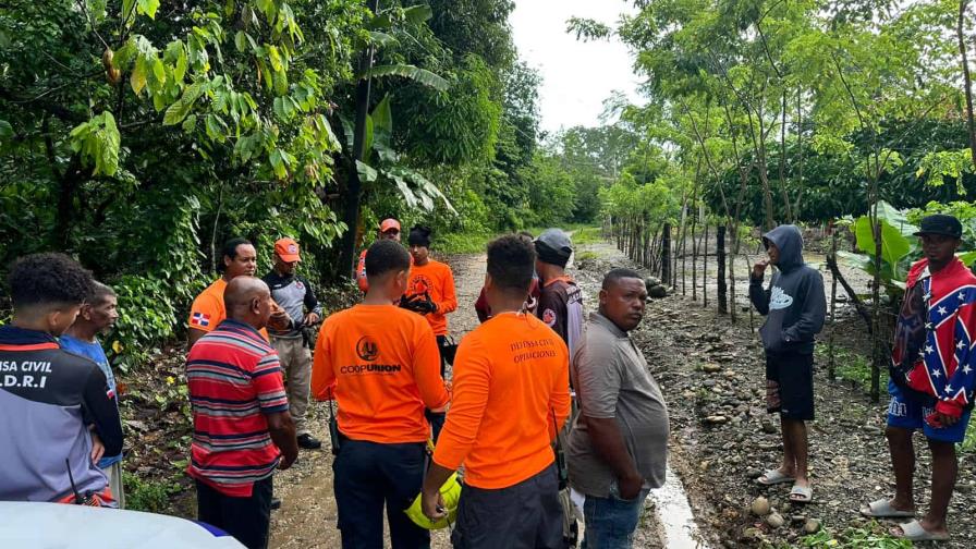 Rescatan niño que se lanzó a un río durante la lluvia en la provincia Duarte Rescatan niño que se lanzó a un río durante la lluvia en la provincia Duarte