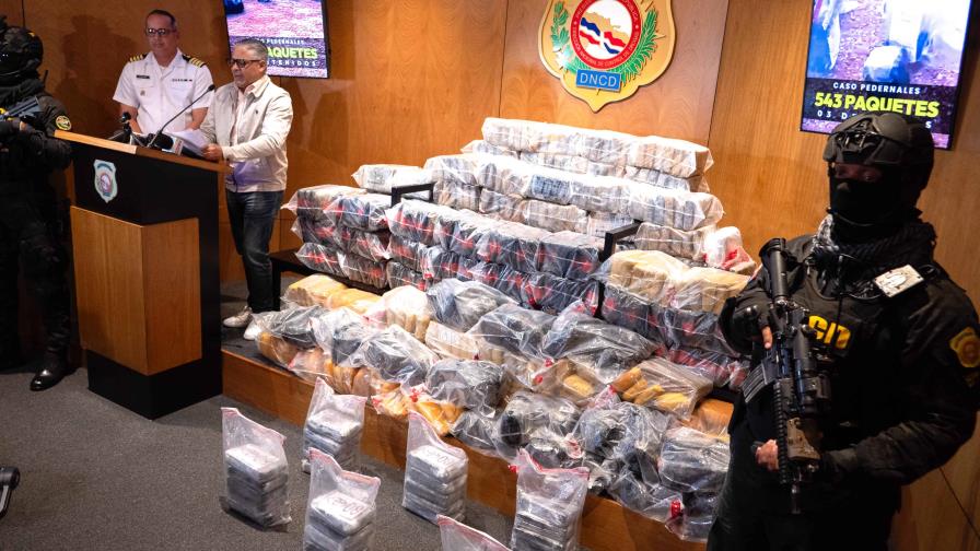 Incautan 543 paquetes de drogas y arrestan a tres dominicanos en Pedernales Incautan 543 paquetes de drogas y arrestan a tres dominicanos en Pedernales