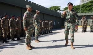 Comandante del Ejército supervisa soldados enviados a reforzar la seguridad en la frontera