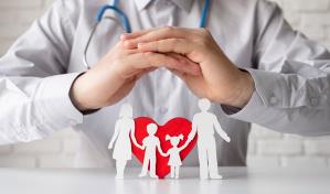 ¿Cuál es el rol de un médico familiar y por qué es clave en la atención primaria?