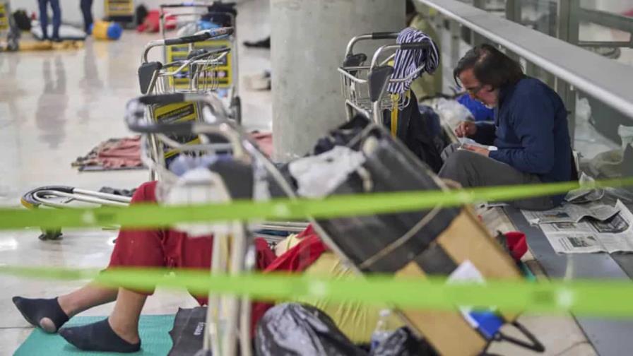 Crisis de personas sin hogar se desarrolla en el aeropuerto internacional de Madrid Crisis de personas sin hogar se desarrolla en el aeropuerto internacional de Madrid