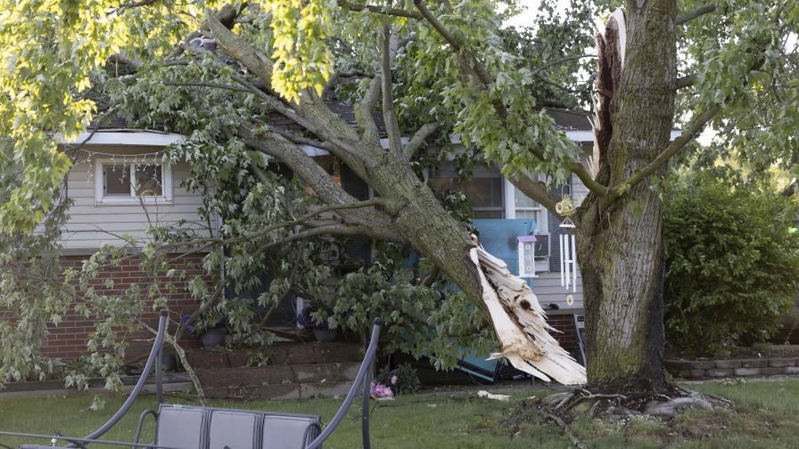 Fuertes tormentas dejan por lo menos cuatro muertos y graves daños en San Luis, Missouri Fuertes tormentas dejan por lo menos cuatro muertos y graves daños en San Luis, Missouri