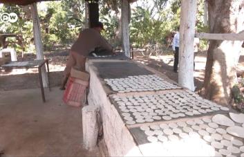 El ancestral pan de casabe caribeño vuelve a Cuba en plena crisis